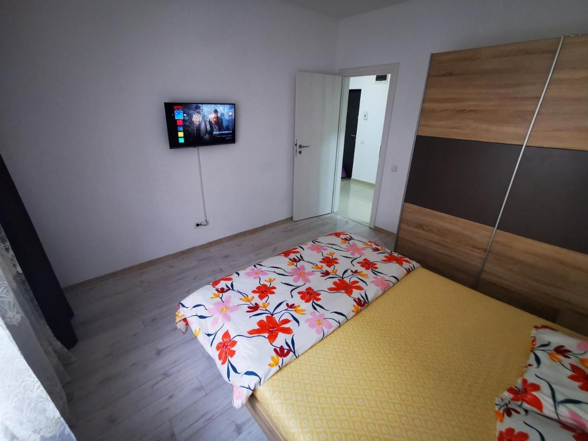 Two Bedroom Apartment Rosu Bagian luar foto