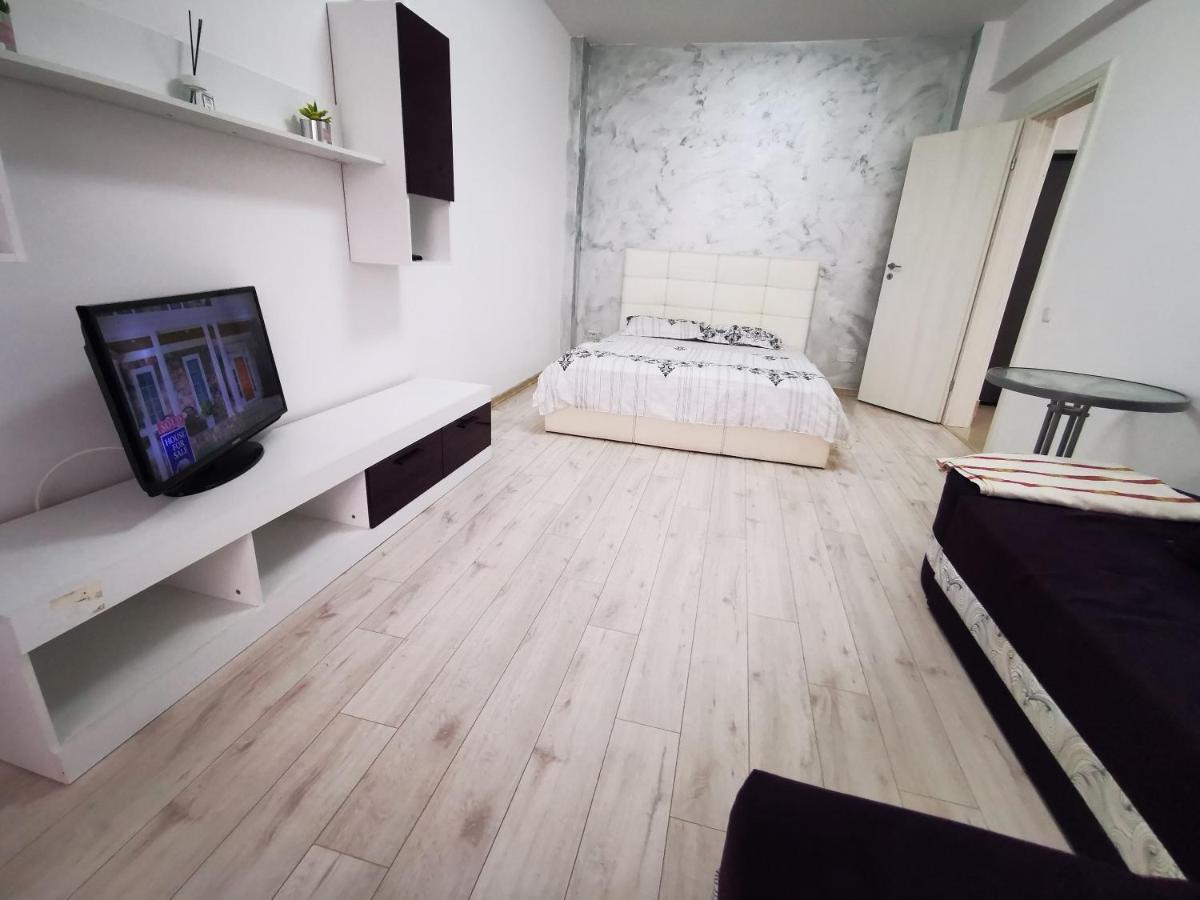 Two Bedroom Apartment Rosu Bagian luar foto
