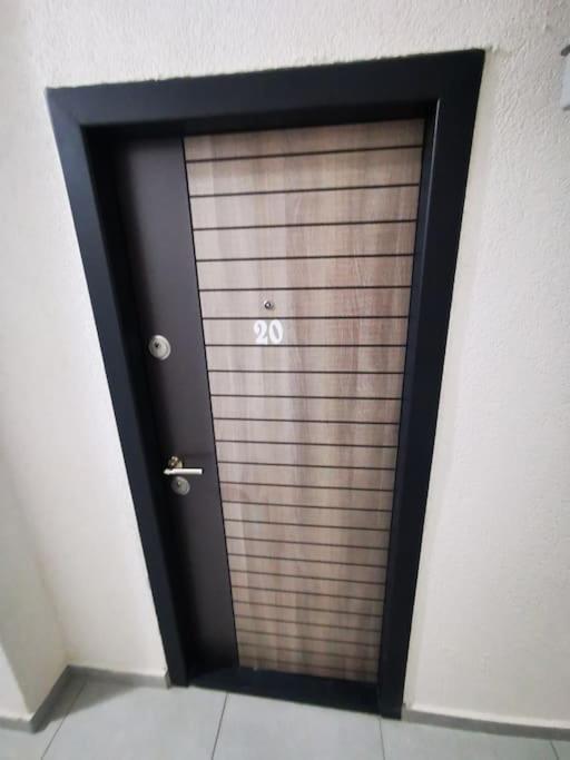 Two Bedroom Apartment Rosu Bagian luar foto